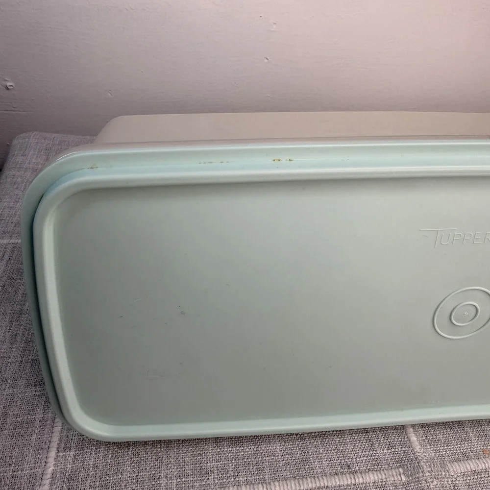 Tupperware bread box